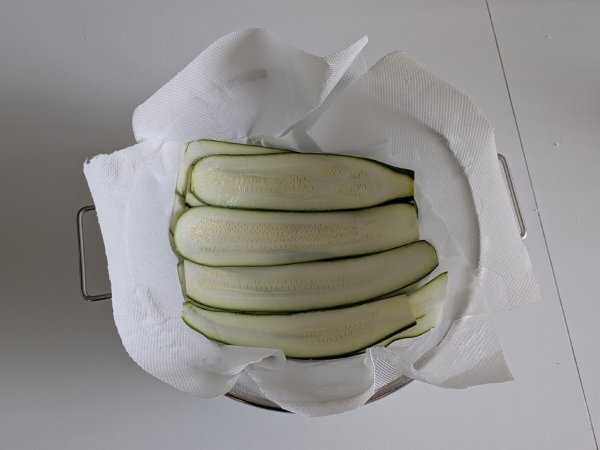 Courgette parmigiana in air fryer: snel, licht en knapperig - Voorbereiding stap 2