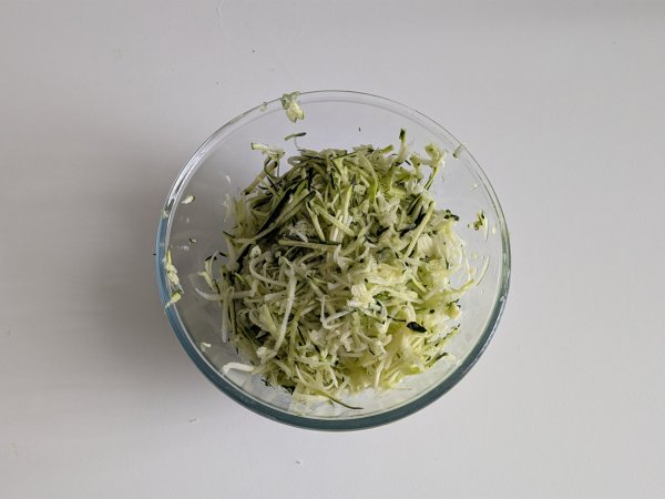 Courgette muffins in air fryer: het luchtige recept - Voorbereiding stap 1
