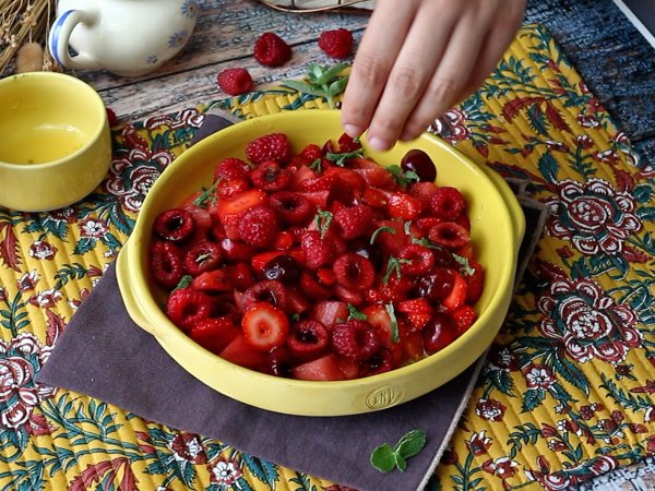 Salade van rood fruit: aardbei, framboos, kers en watermeloen, perfect voor de zomer! - Voorbereiding stap 5