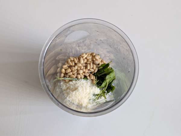 Frisse en romige rucolapesto in 5 minuten - Voorbereiding stap 1