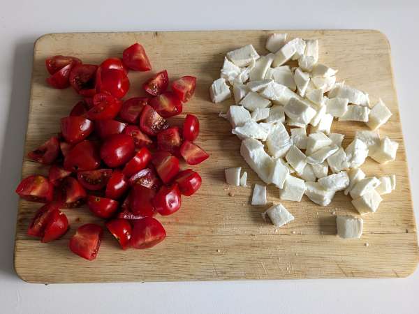 Koude pasta met rucolapesto, kerstomaatjes en mozzarella: het frisse en snelle zomerrecept - Voorbereiding stap 5