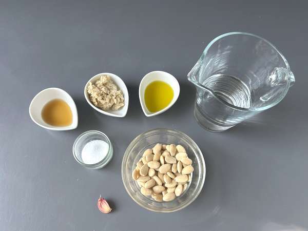 Andalusische Ajoblanco: de koude soep die je altijd wilt in de zomer - Voorbereiding stap 1