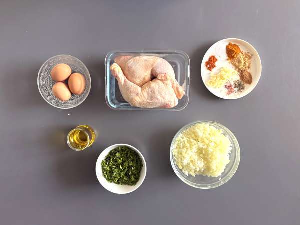 Traditioneel Marokkaans gebakje met baksteendeeg, kip en kruiden - Voorbereiding stap 1