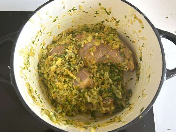 Traditioneel Marokkaans gebakje met baksteendeeg, kip en kruiden - Voorbereiding stap 4