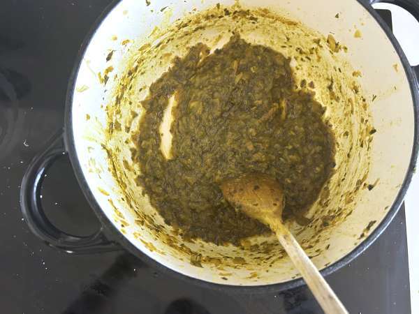 Traditioneel Marokkaans gebakje met baksteendeeg, kip en kruiden - Voorbereiding stap 5