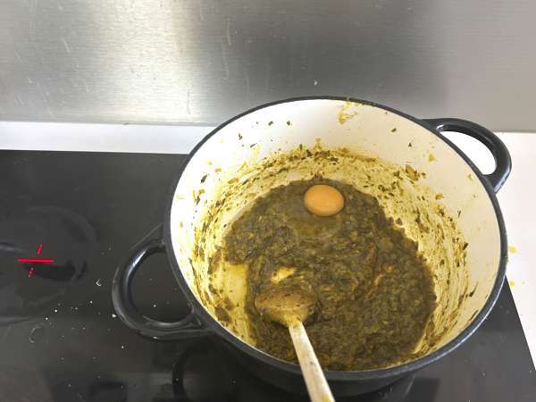 Traditioneel Marokkaans gebakje met baksteendeeg, kip en kruiden - Voorbereiding stap 6