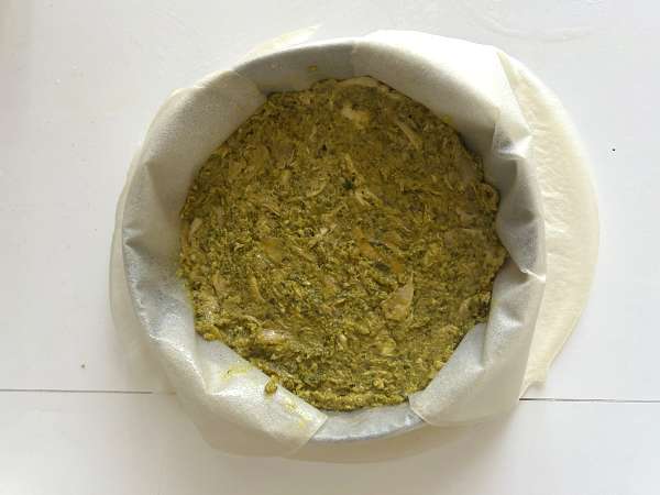 Traditioneel Marokkaans gebakje met baksteendeeg, kip en kruiden - Voorbereiding stap 12