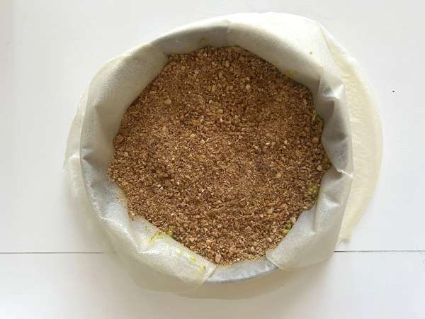 Traditioneel Marokkaans gebakje met baksteendeeg, kip en kruiden - Voorbereiding stap 13