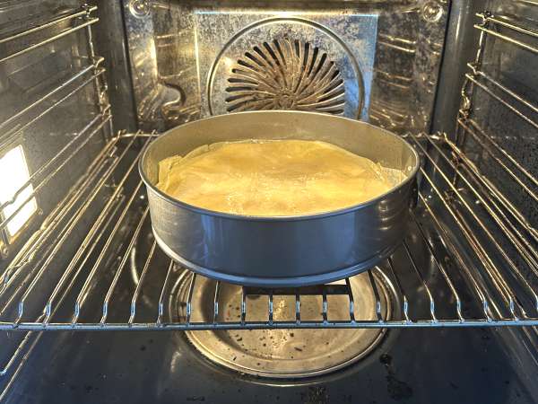 Traditioneel Marokkaans gebakje met baksteendeeg, kip en kruiden - Voorbereiding stap 15