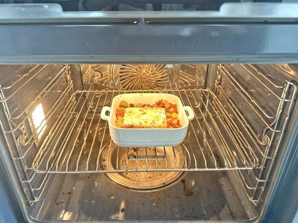 Gebakken feta met gedroogde tomaten en olijven, mediterrane stijl - Voorbereiding stap 4