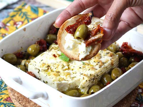 Gebakken feta met gedroogde tomaten en olijven, mediterrane stijl - Voorbereiding stap 5