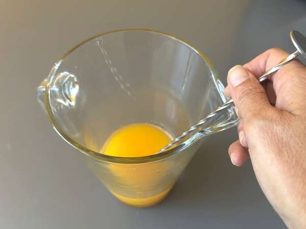 Agua de Valencia, de mediterrane cocktail met cava en sinaasappel die je thuis kunt maken. - Voorbereiding stap 3
