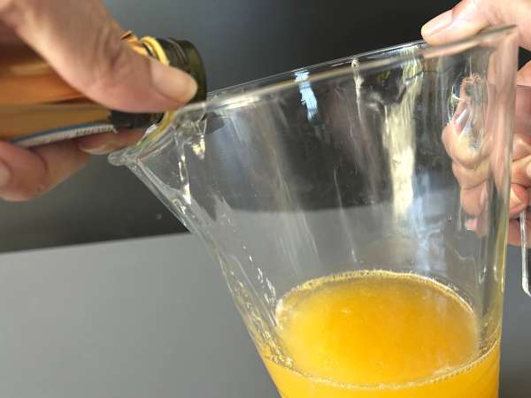 Agua de Valencia, de mediterrane cocktail met cava en sinaasappel die je thuis kunt maken. - Voorbereiding stap 4