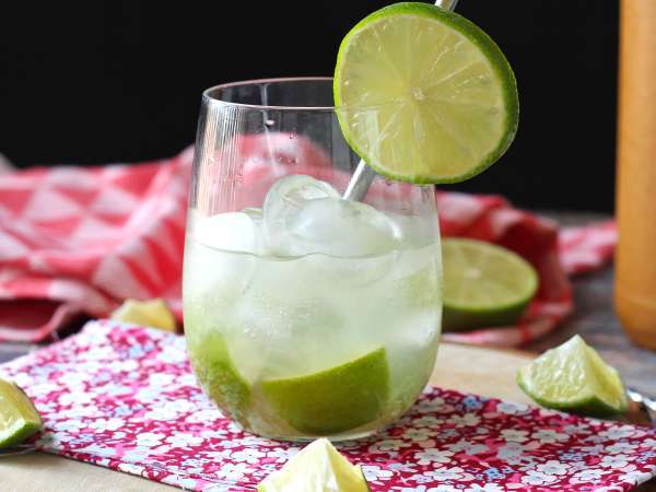 Citroen Caipirinha: het gemakkelijk te maken Braziliaanse drankje zonder cocktailshaker - Voorbereiding stap 6