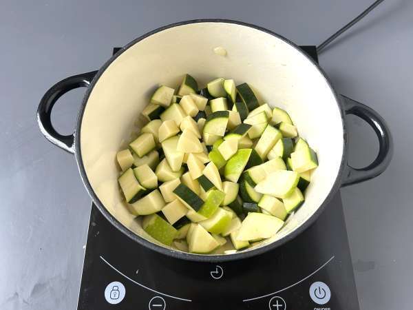 Courgettecrème met groene appel en yoghurt in 30 minuten klaar - Voorbereiding stap 3