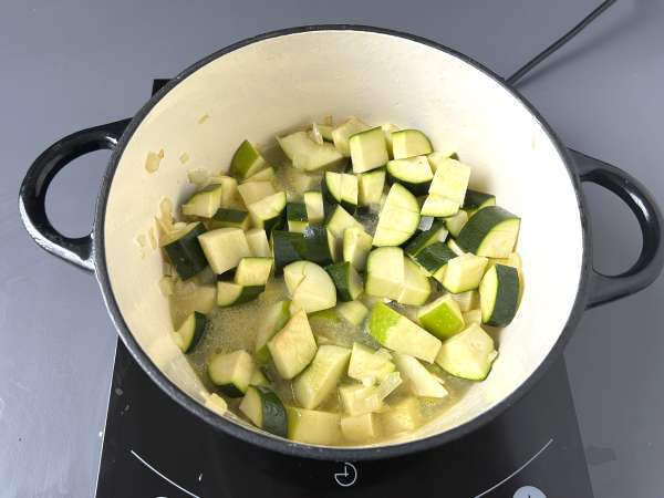 Courgettecrème met groene appel en yoghurt in 30 minuten klaar - Voorbereiding stap 4