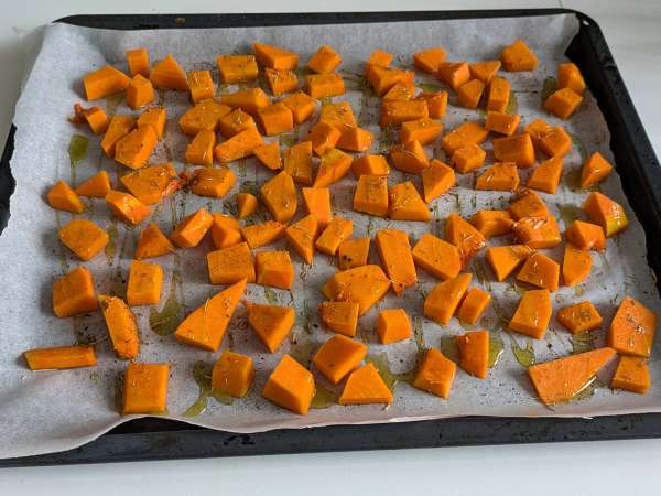 Pompoengehaktbrood met champignons en draderige scamorza kaas: lekker en makkelijk gebakken recept - Voorbereiding stap 1