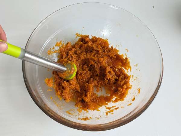 Pompoengehaktbrood met champignons en draderige scamorza kaas: lekker en makkelijk gebakken recept - Voorbereiding stap 4