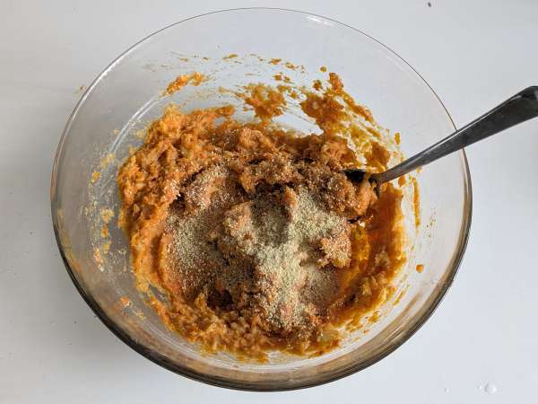 Pompoengehaktbrood met champignons en draderige scamorza kaas: lekker en makkelijk gebakken recept - Voorbereiding stap 6