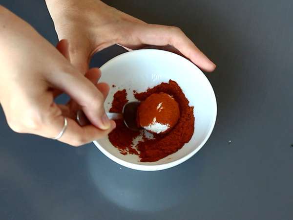Aperitiefkaaspasta in de vorm van pompoenen, perfect voor Halloween! - Voorbereiding stap 3