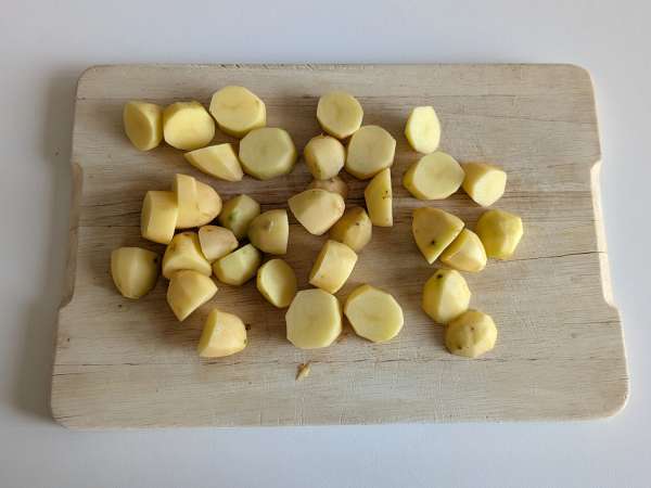 Romig gebakken cacio e pepe aardappelen: het makkelijke bijgerecht waar iedereen gek van wordt! - Voorbereiding stap 1