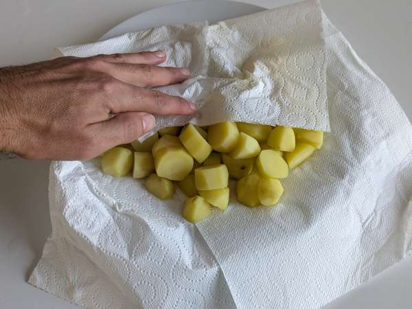 Romig gebakken cacio e pepe aardappelen: het makkelijke bijgerecht waar iedereen gek van wordt! - Voorbereiding stap 3