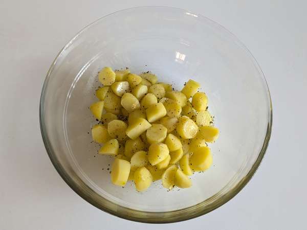 Romig gebakken cacio e pepe aardappelen: het makkelijke bijgerecht waar iedereen gek van wordt! - Voorbereiding stap 4