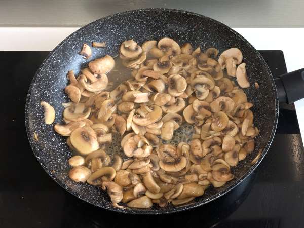 Pasta al forno ai funghi: het perfecte romige en draderige recept voor de herfst - Voorbereiding stap 2
