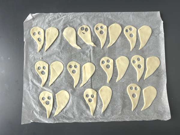 Spookkoekjes: het makkelijkste en grappigste Halloweenrecept om met kinderen te maken - Voorbereiding stap 3