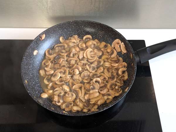Romige pasta met champignons en room: een eenvoudig voorgerecht met authentieke smaak - Voorbereiding stap 2