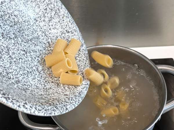 Romige pasta met champignons en room: een eenvoudig voorgerecht met authentieke smaak - Voorbereiding stap 3