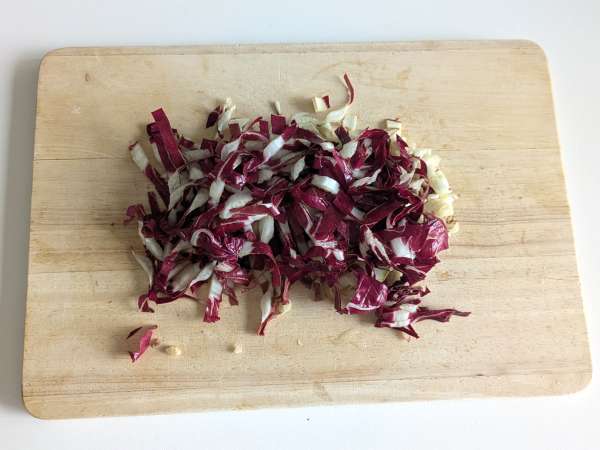 Romige en smakelijke risotto met radicchio, spek en Philadelphia - Voorbereiding stap 1