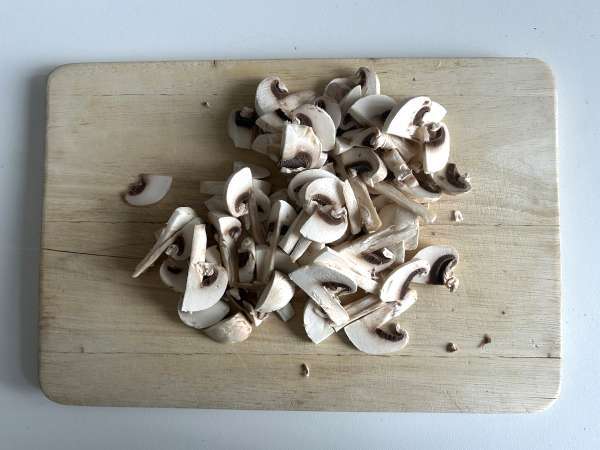 Snel en makkelijk recept voor gebakken champignons - Voorbereiding stap 1