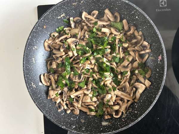 Snel en makkelijk recept voor gebakken champignons - Voorbereiding stap 6