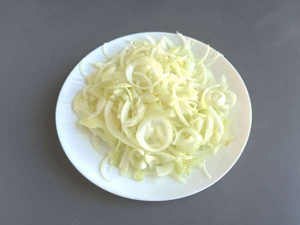 Gekonfijte ui: eenvoudig, elegant en perfect bij vlees en kaas - Voorbereiding stap 1