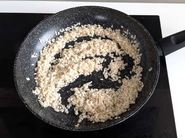 Risotto met limoen en roze peper: elegant vegetarisch recept voor speciale diners - Voorbereiding stap 3