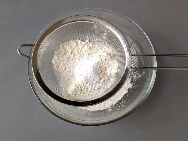 Taart met aardbeienjam: klassiek korstdeegrecept (ook hartjes) - Voorbereiding stap 1