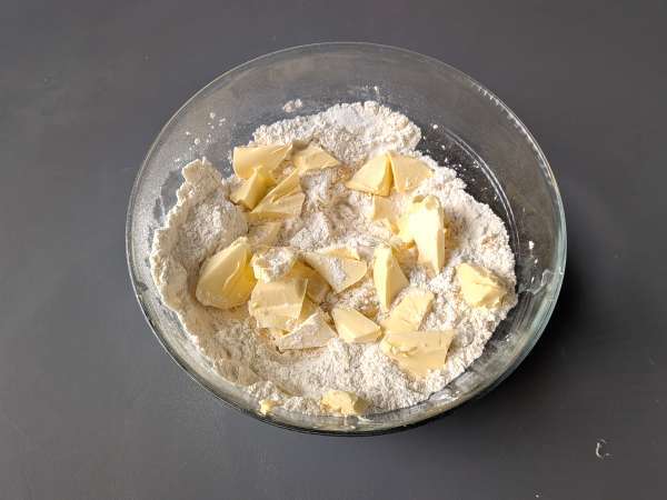 Taart met aardbeienjam: klassiek korstdeegrecept (ook hartjes) - Voorbereiding stap 2