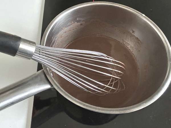 Zelfgemaakte warme chocolademelk: het makkelijke recept voor dikke, glanzende, zijdezachte chocolademelk - Voorbereiding stap 3