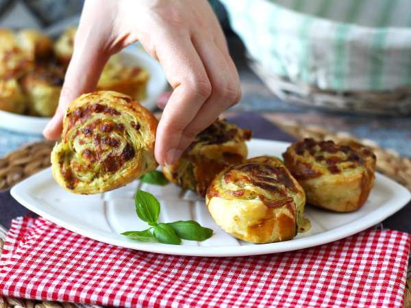 Mozzarella pesto bladerdeeggebakjes met air fryer, klaar in 15 minuten! - Voorbereiding stap 7