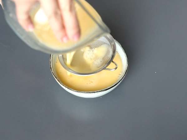 Chinese gestoomde eieren: het Chinese recept voor gestoomde zijdezachte eieren met slechts twee ingrediënten! - Voorbereiding stap 2