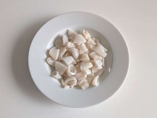 Pasta met bevroren inktvis en kerstomaatjes: eenvoudig en lekker recept - Voorbereiding stap 1