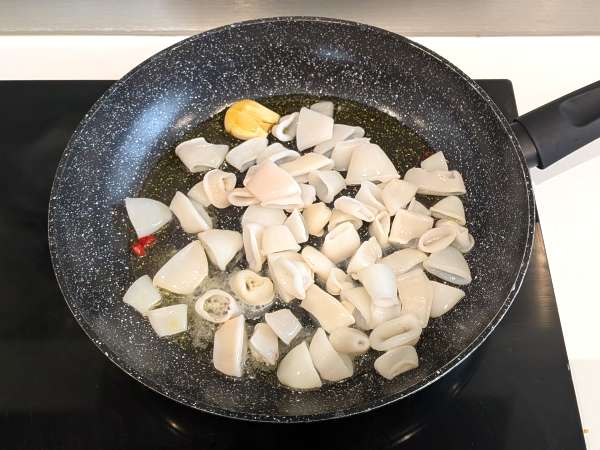 Inktvissaus: een perfecte smaakmaker voor pasta - Voorbereiding stap 4