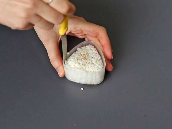 Onigiri met in sojasaus geconserveerde eidooiers - Voorbereiding stap 7