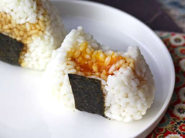 Onigiri met in sojasaus geconserveerde eidooiers - Voorbereiding stap 10