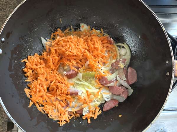 Gouden peperoni farofa met ei en wortel - Voorbereiding stap 2