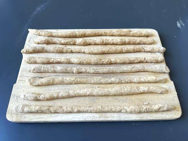 Zelfgemaakte gekruide gressins: makkelijk te maken en super knapperig! - Voorbereiding stap 4