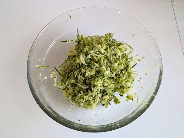 Conchiglioni gevuld met ricotta, courgettes en citroen: romig en gegratineerd in de oven - Voorbereiding stap 1