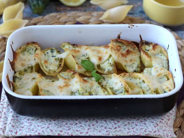 Conchiglioni gevuld met ricotta, courgettes en citroen: romig en gegratineerd in de oven - Voorbereiding stap 9