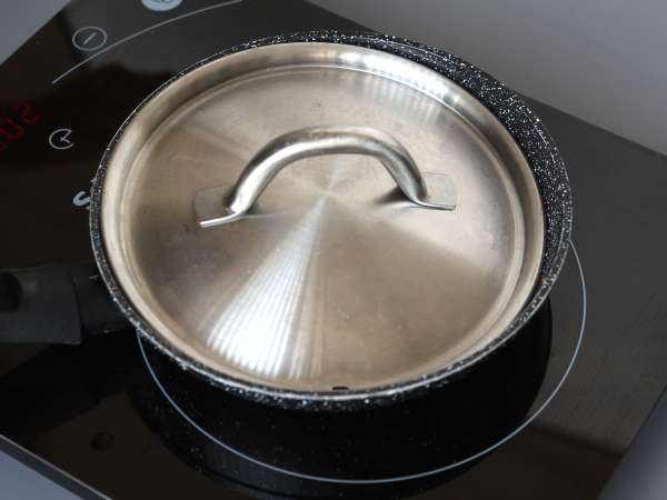 Gebakken eieren met honing en mozzarella, het zoete, zoute en pittige express-ontbijt! - Voorbereiding stap 3